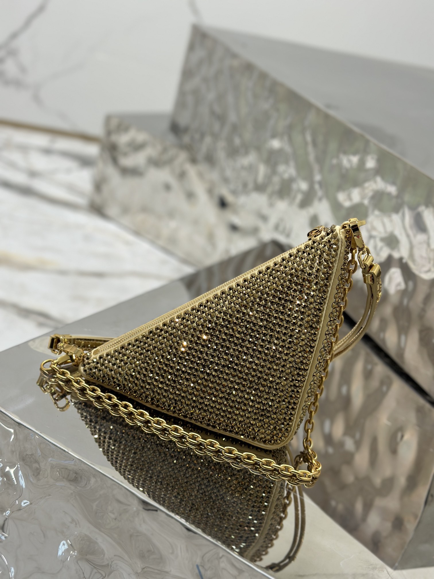 Triangle diamond Bag, adorned with imitation crystal decoration. Model No: 1BC190  