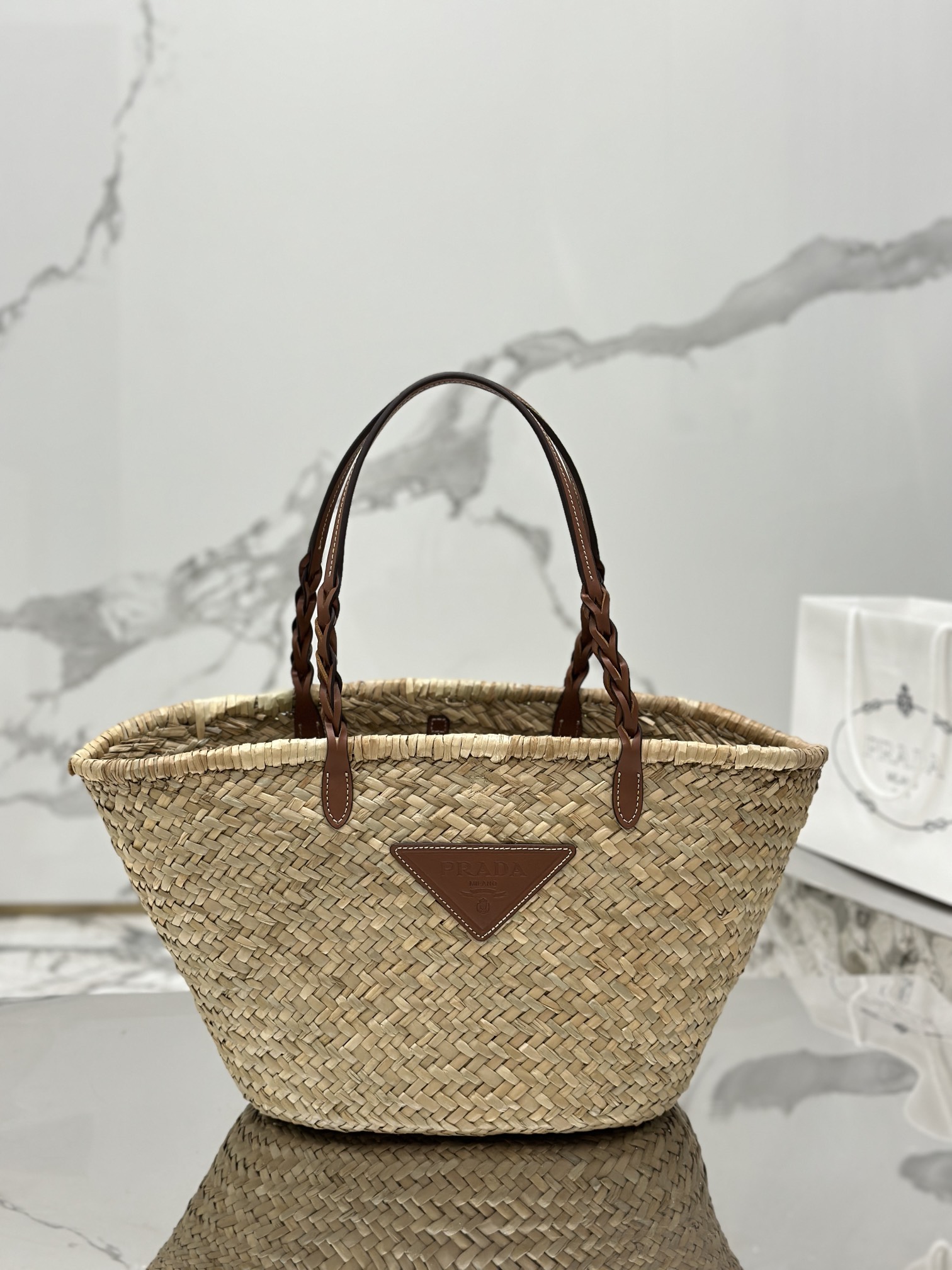 Basket bag, woven with raffia. Model No: 1BG314  