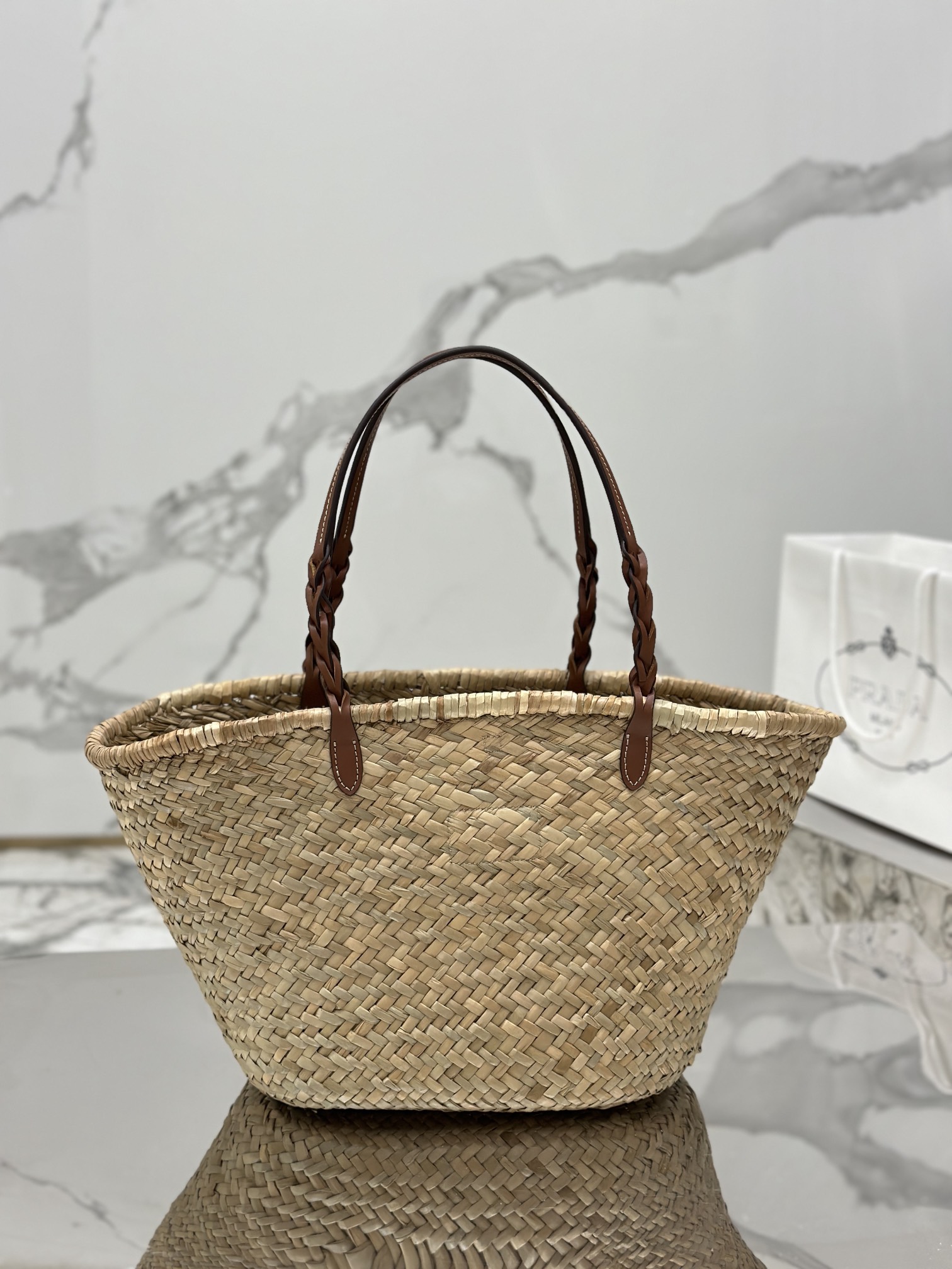 Basket bag, woven with raffia. Model No: 1BG314  