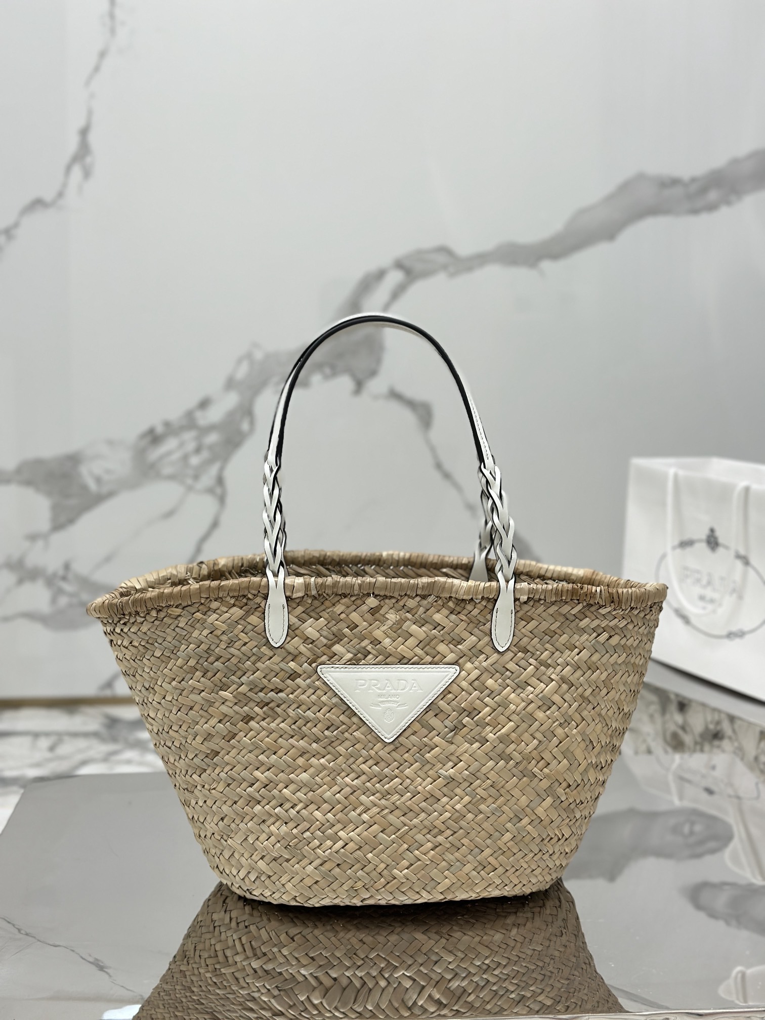 Basket bag, woven with raffia. Model No: 1BG314  