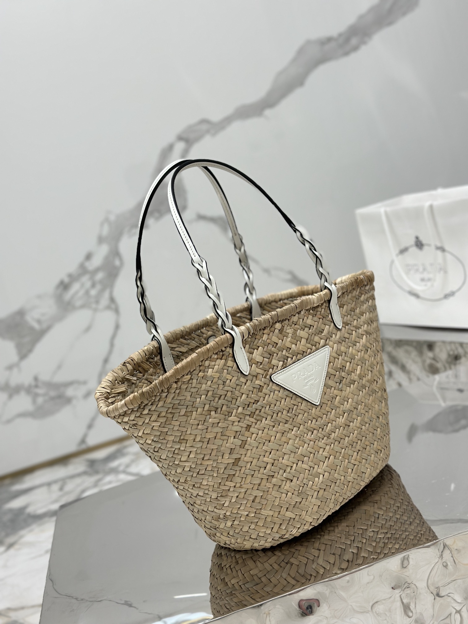 Basket bag, woven with raffia. Model No: 1BG314  