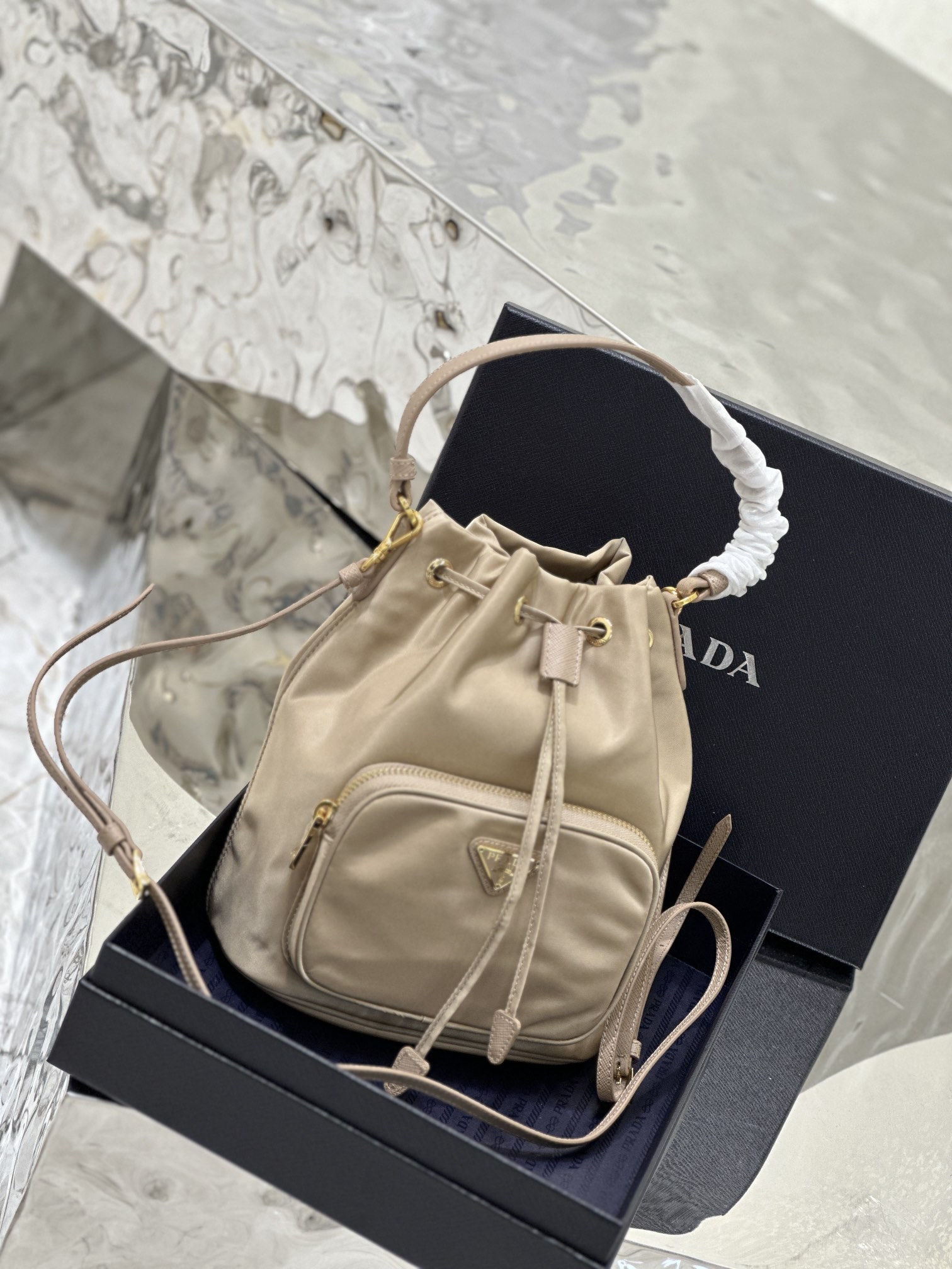 Parachute nylon bucket bag, made of imported nylon fabric. Model No: 1BH038  