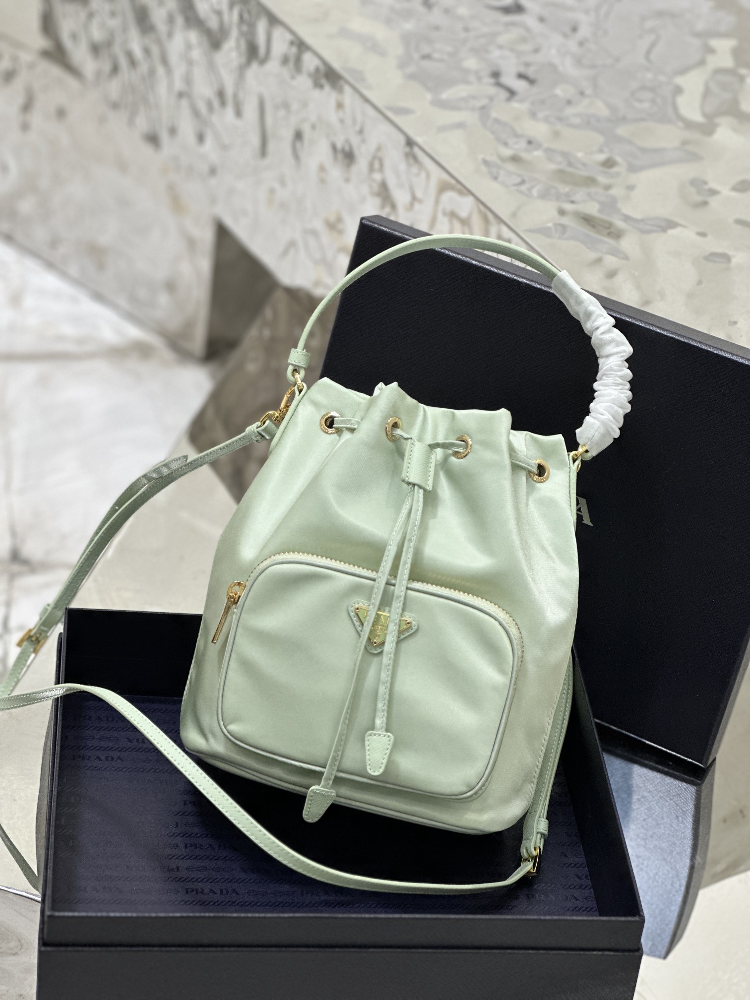 Parachute nylon bucket bag, made of imported nylon fabric. Model No: 1BH038  