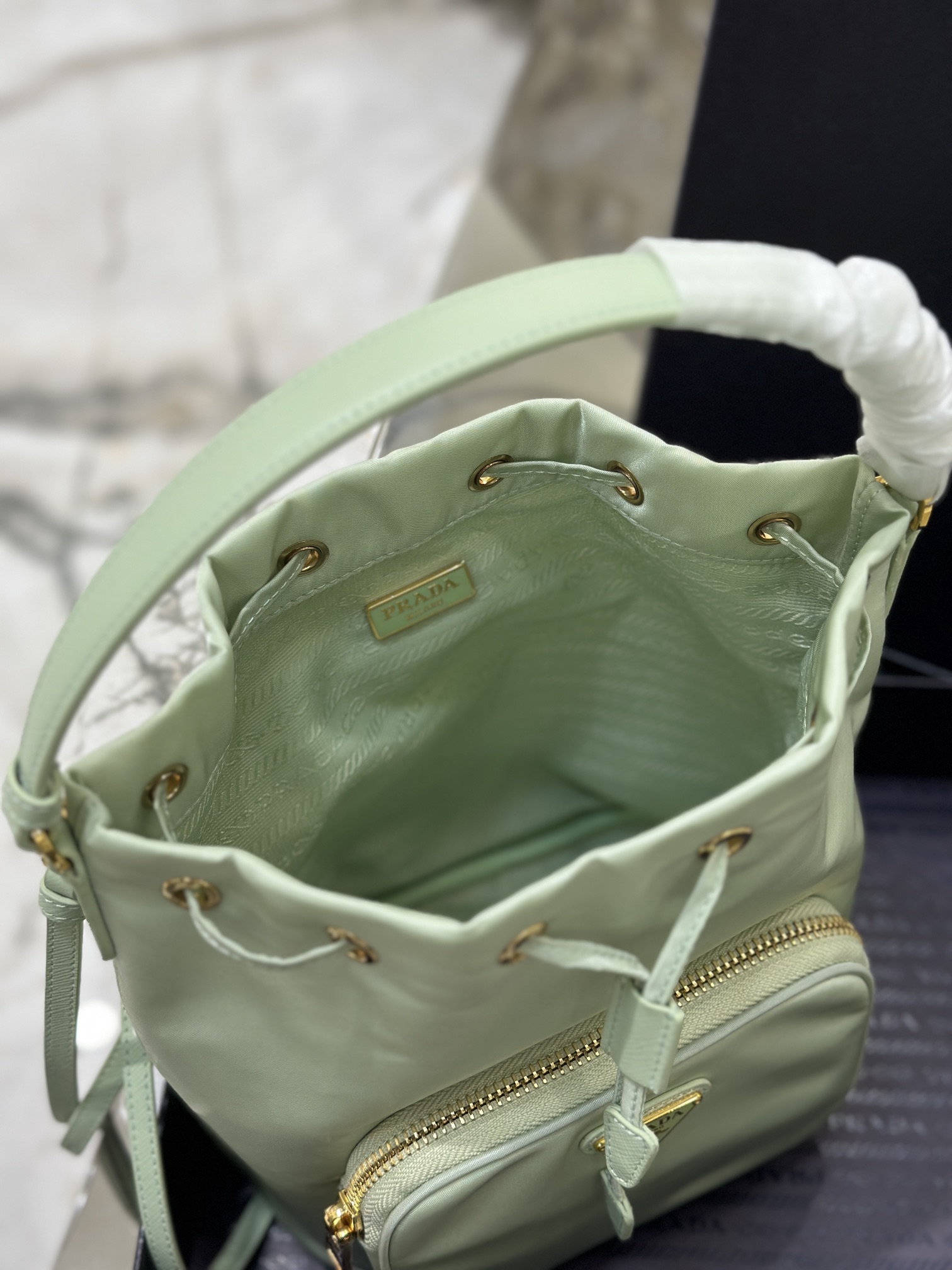 Parachute nylon bucket bag, made of imported nylon fabric. Model No: 1BH038  