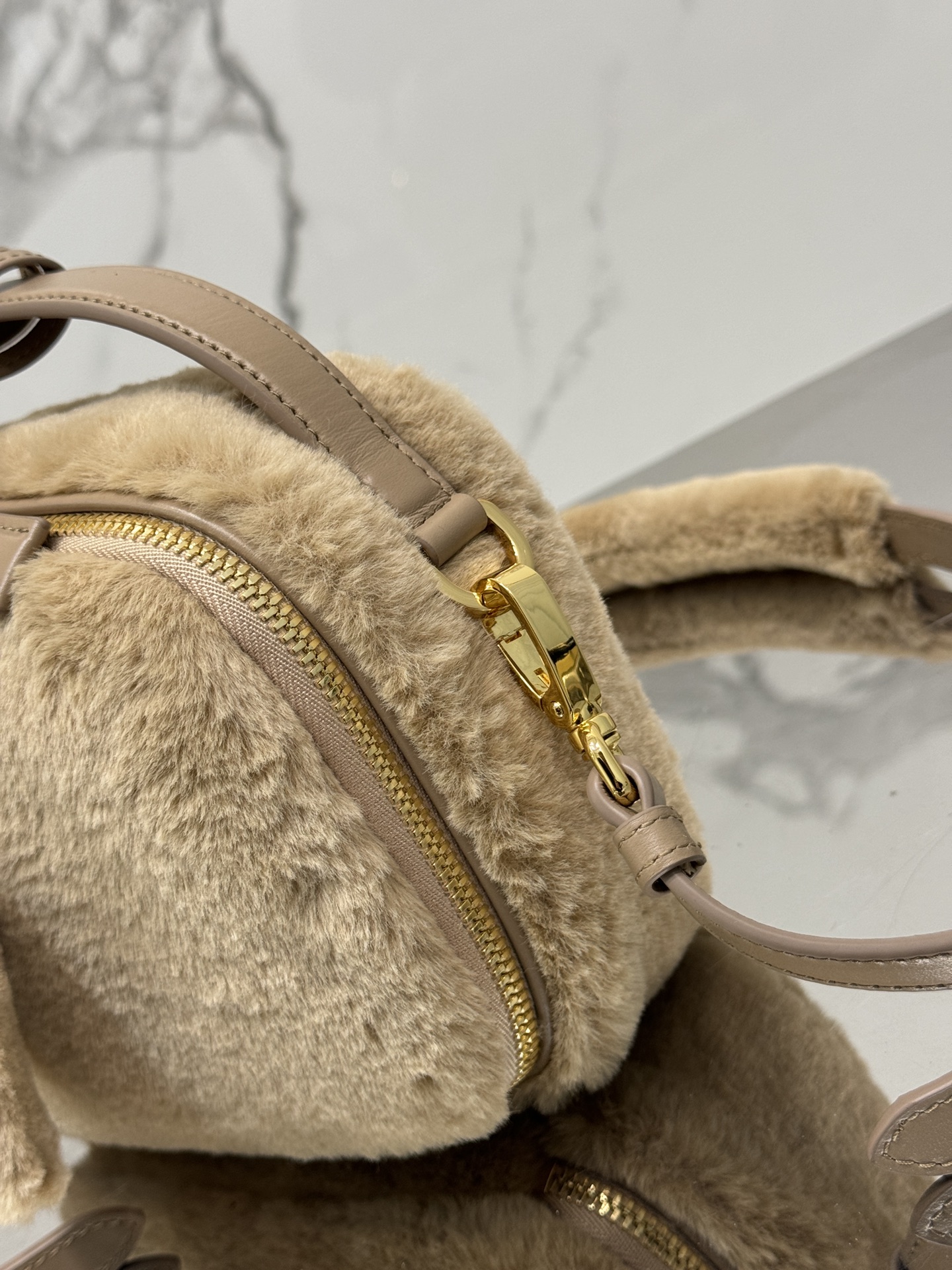 Furry handbag, made of soft sheepskin. Model No: 1BH208  