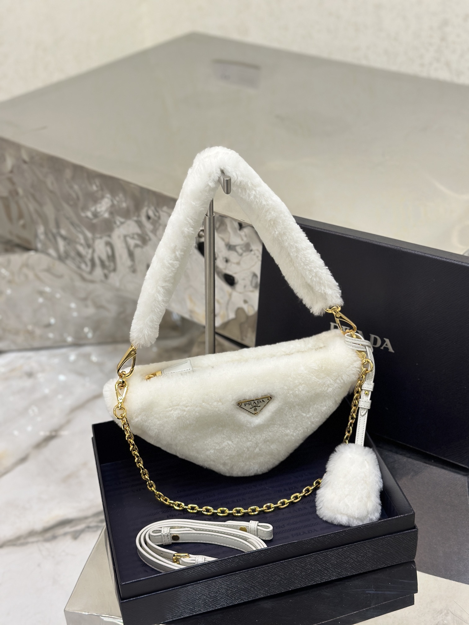 Triangle furry bag. Model No: 1BC543  