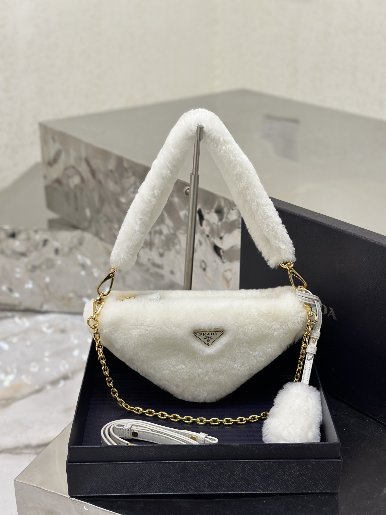 Triangle furry bag. Model No: 1BC543  