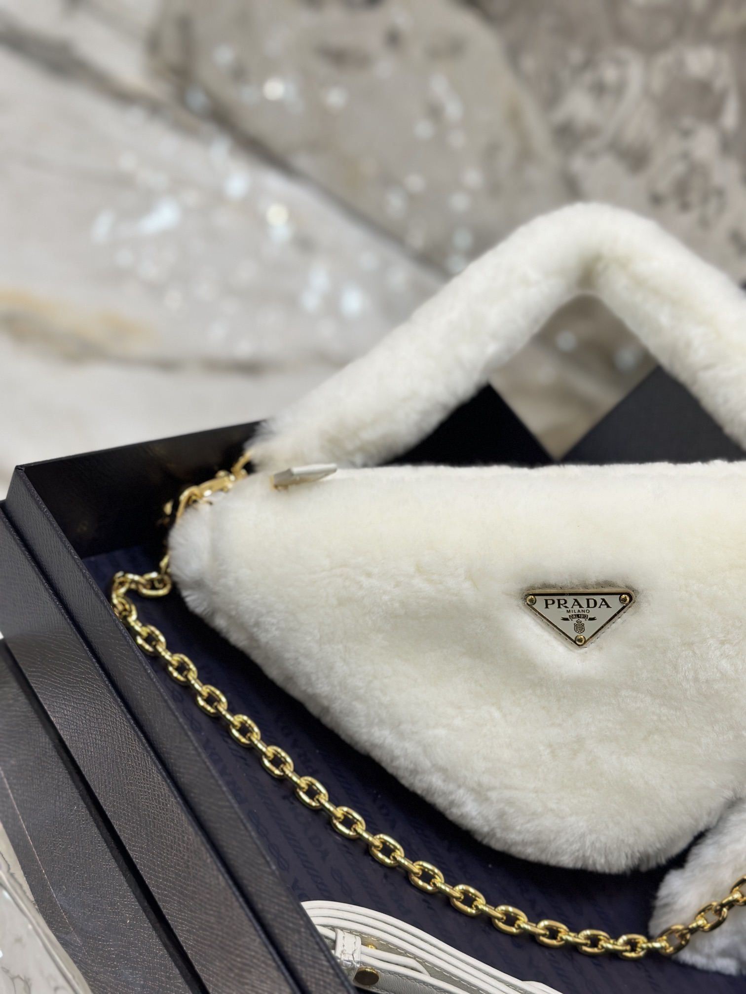 Triangle furry bag. Model No: 1BC543  