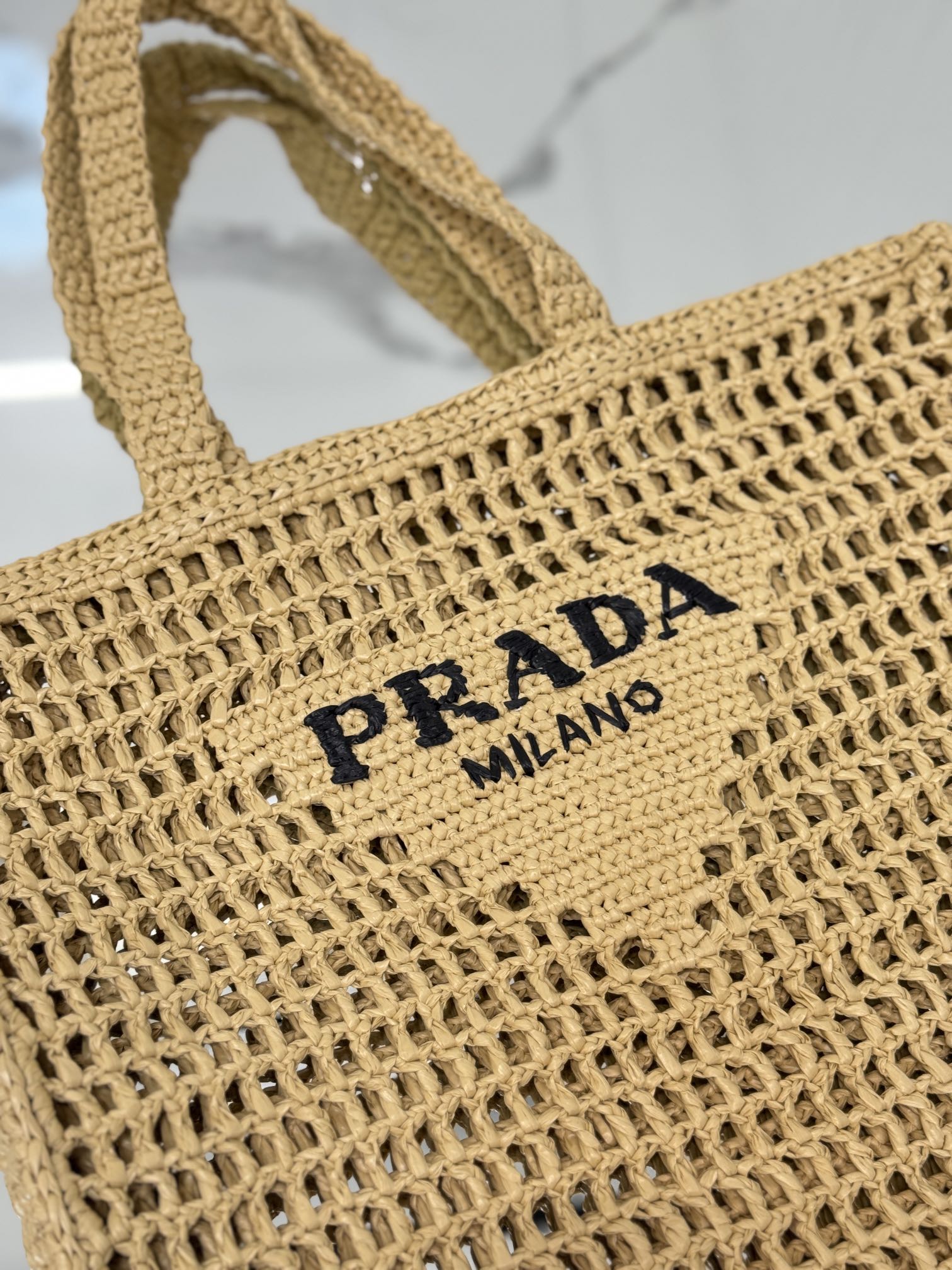 Coconut palm woven tote bag, made with coconut palm fiber material. Model number: 2VG105  