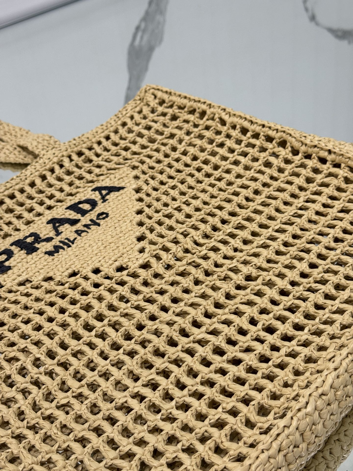 Coconut palm woven tote bag, made with coconut palm fiber material. Model number: 2VG105  