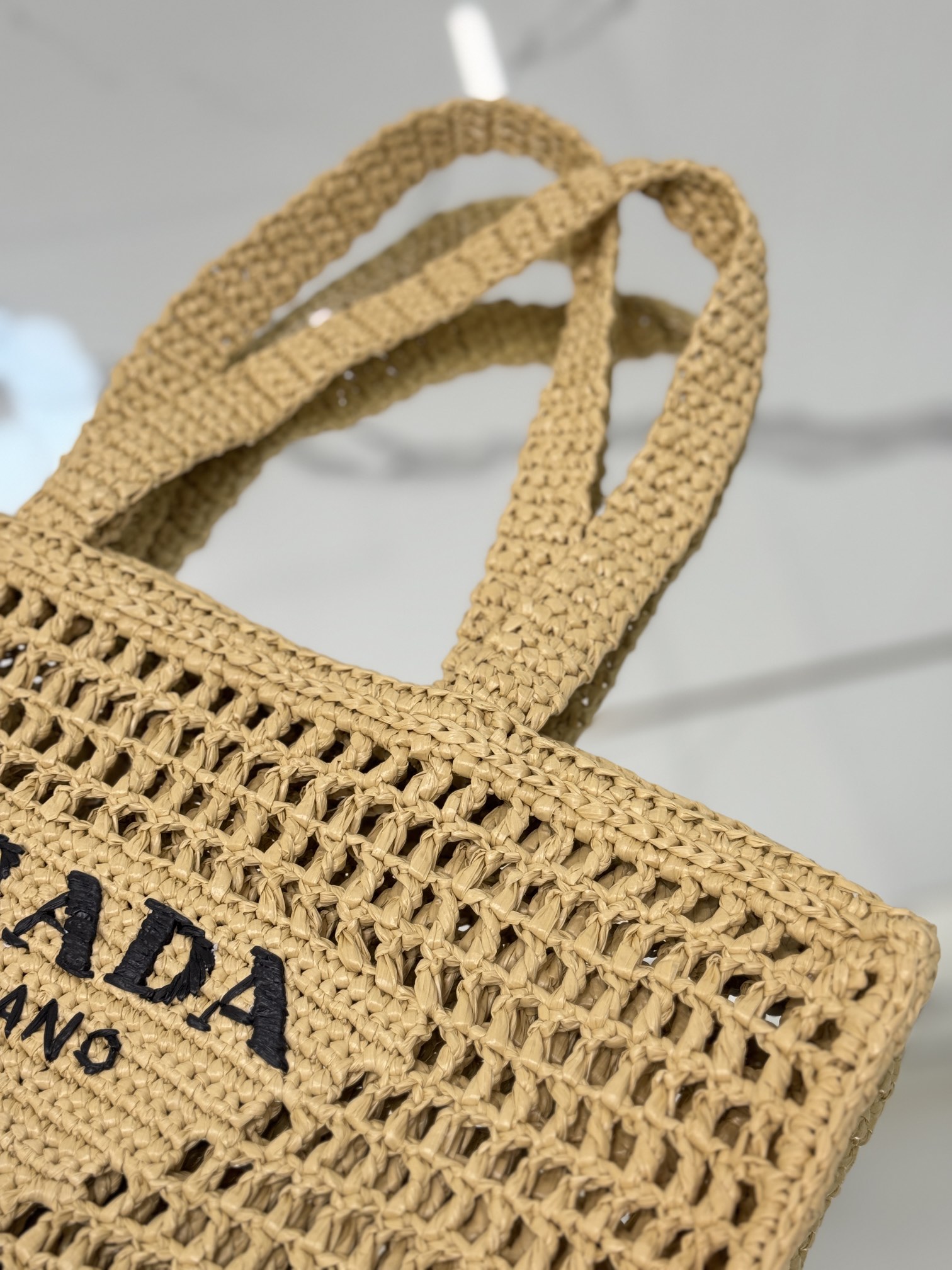 Coconut palm woven tote bag, made with coconut palm fiber material. Model number: 2VG105  