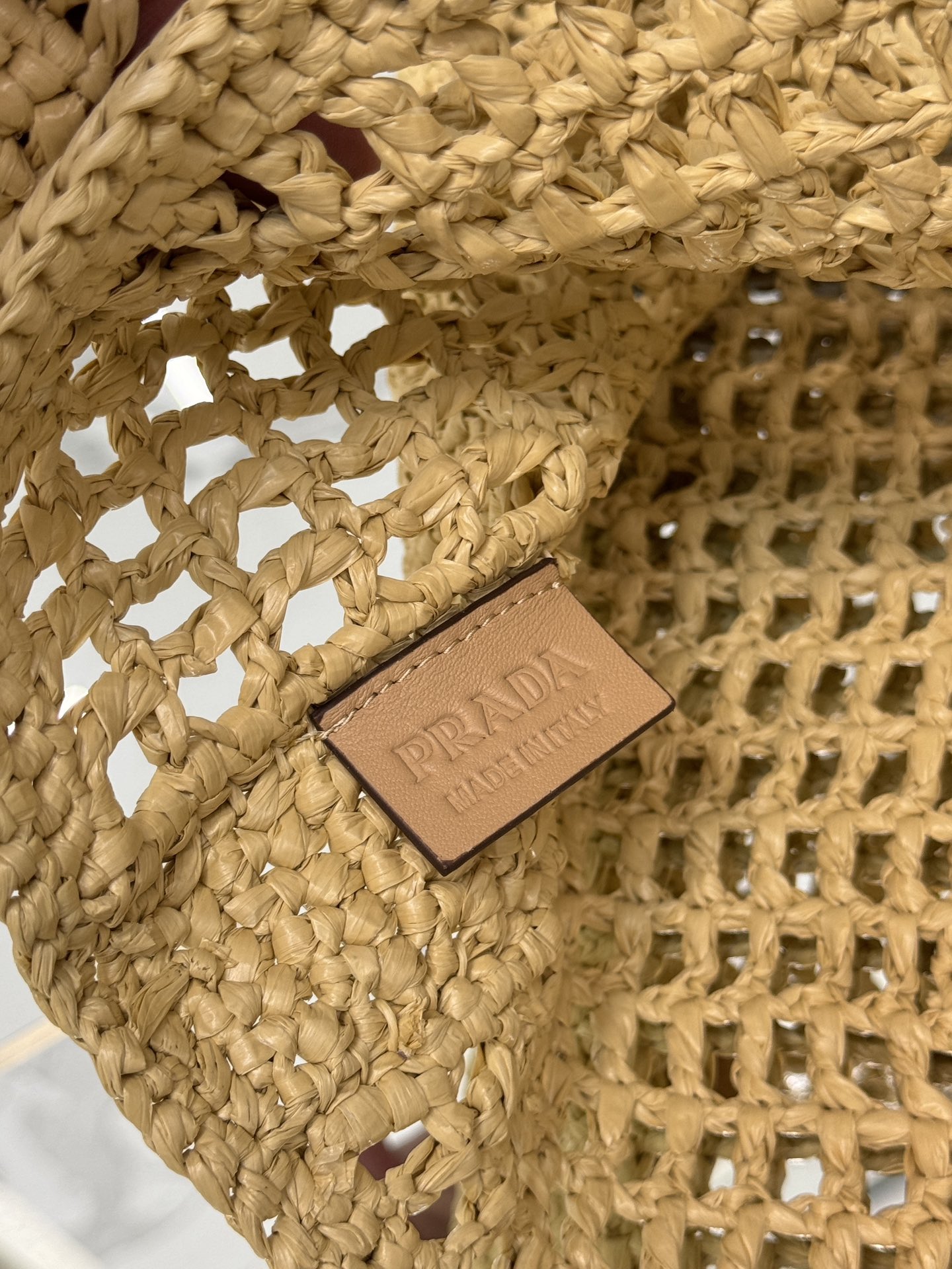 Coconut palm woven tote bag, made with coconut palm fiber material. Model number: 2VG105  