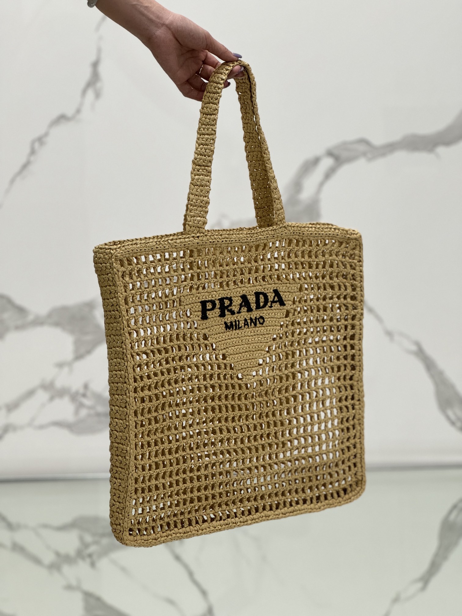 Coconut palm woven tote bag, made with coconut palm fiber material. Model number: 2VG105  