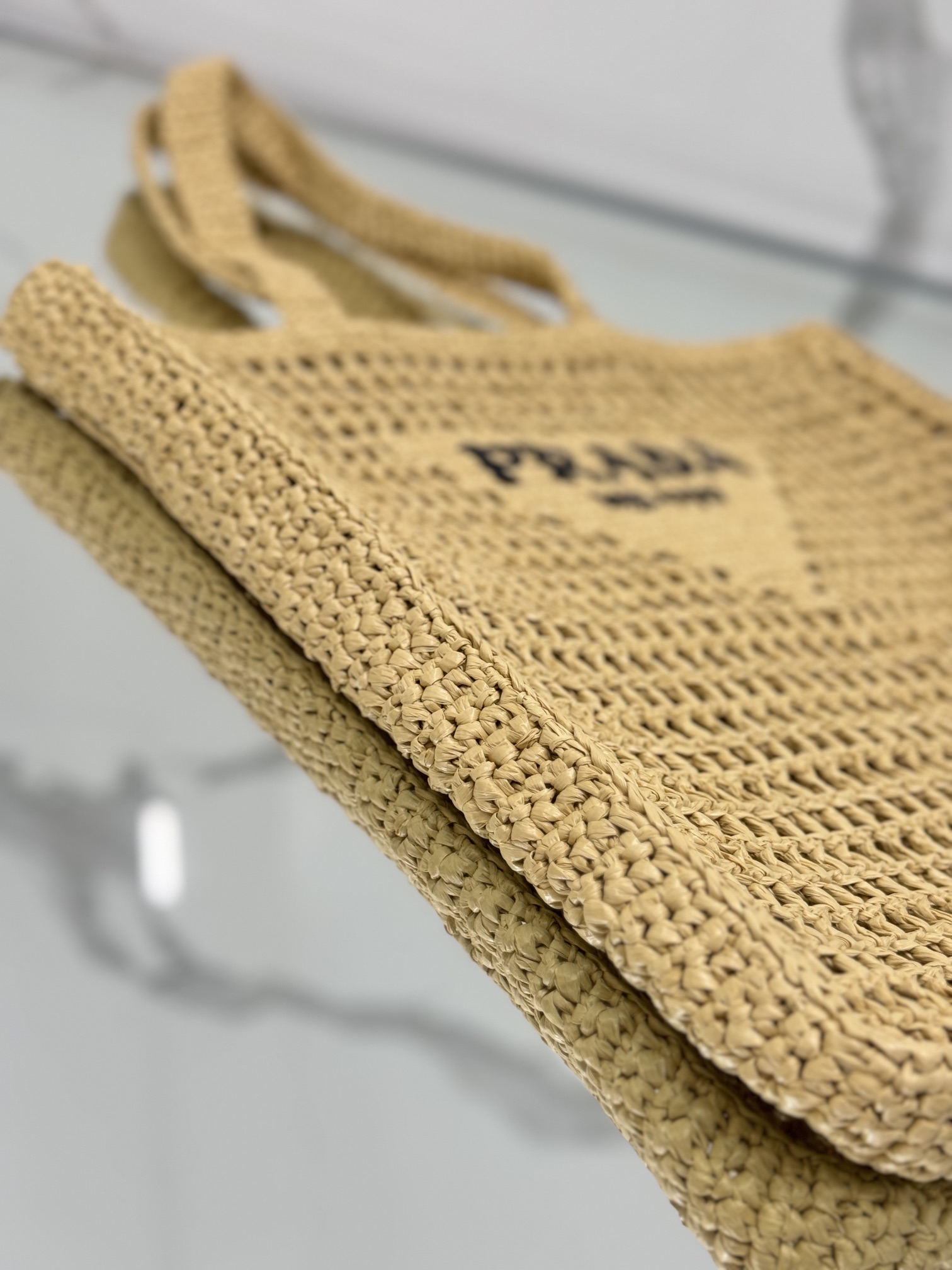 Coconut palm woven tote bag, made with coconut palm fiber material. Model number: 2VG105  