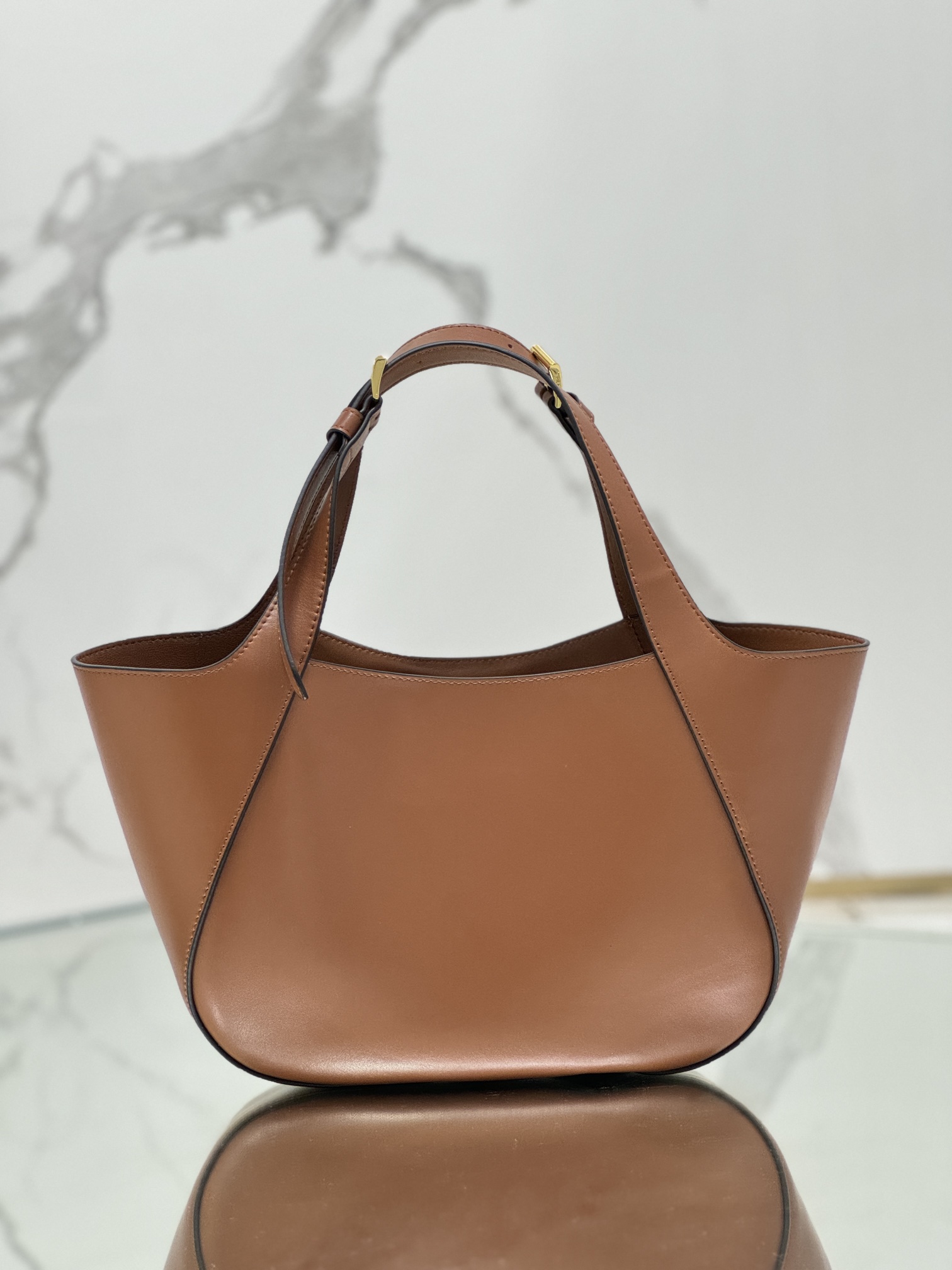 Leather handbag, made with imported calf leather and lined with imported sheepskin, model number: 1BG483  