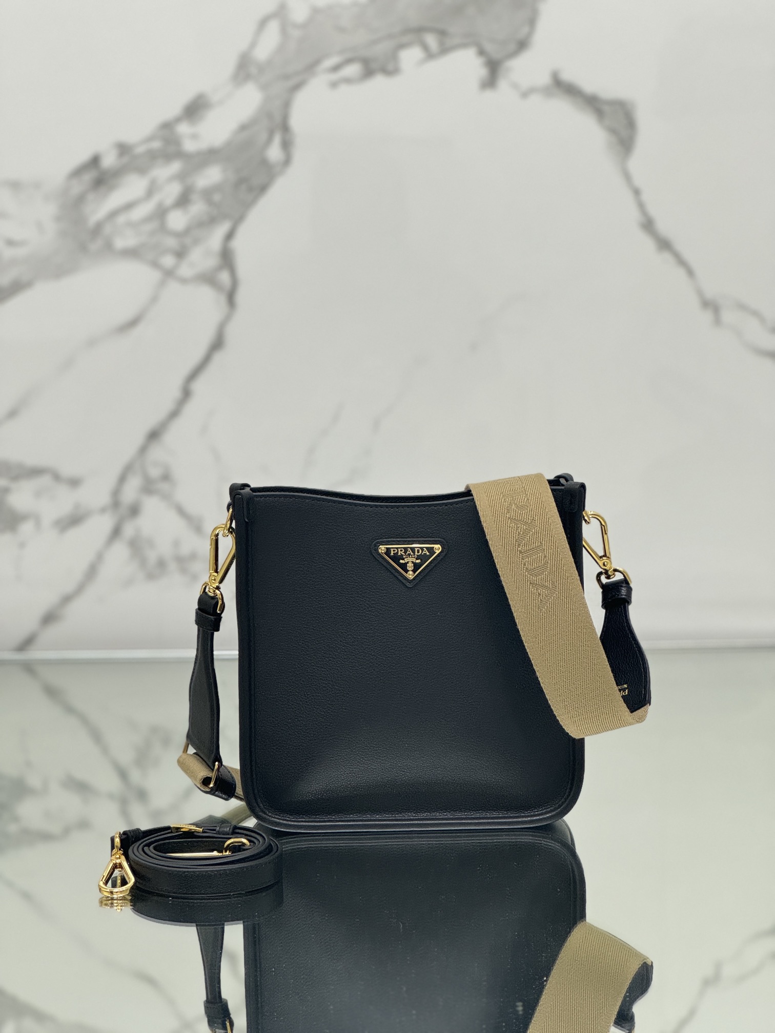 Shoulder bag, made with imported calf leather, model number: 1BH220  