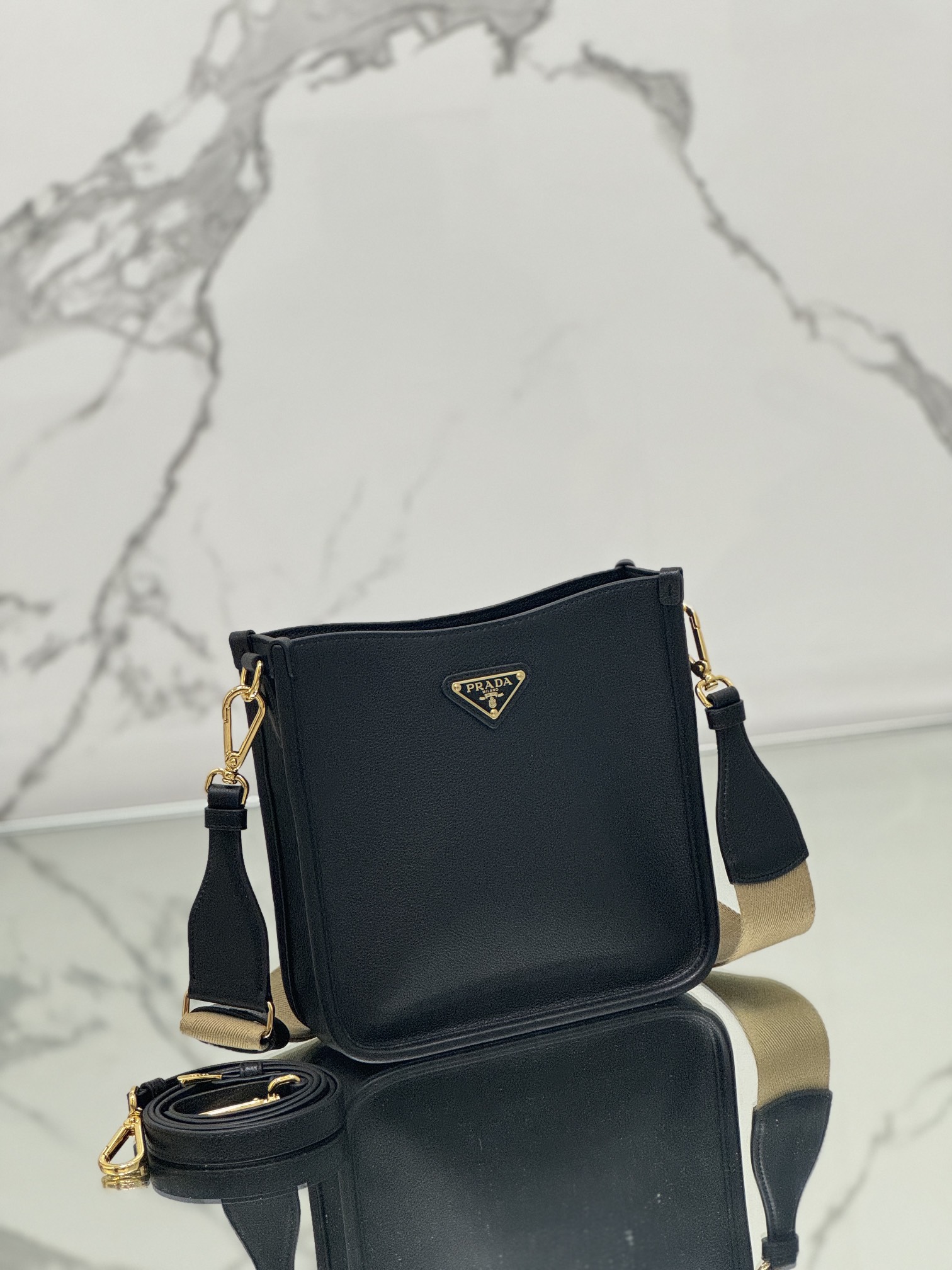 Shoulder bag, made with imported calf leather, model number: 1BH220  