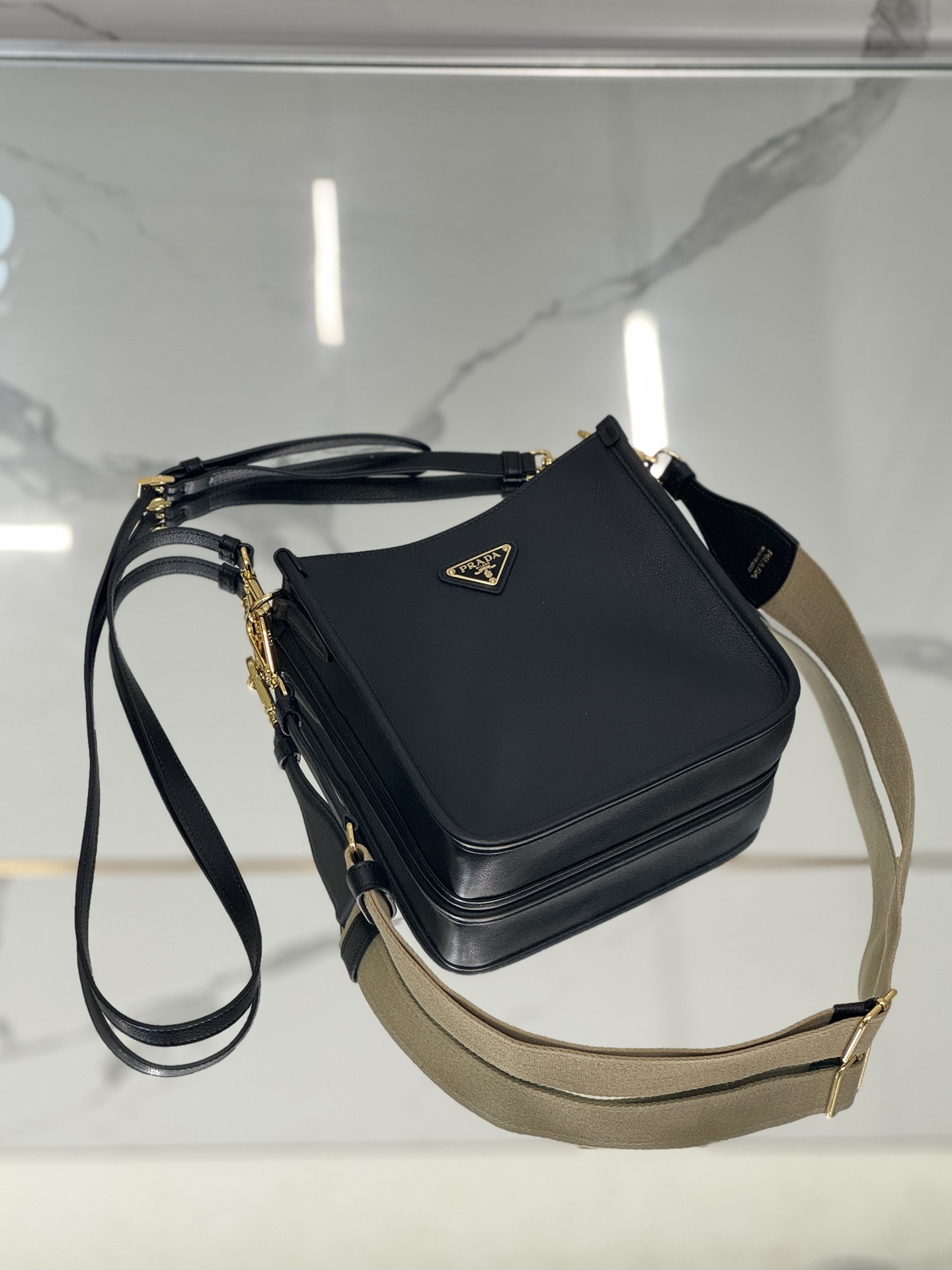 Shoulder bag, made with imported calf leather, model number: 1BH220  