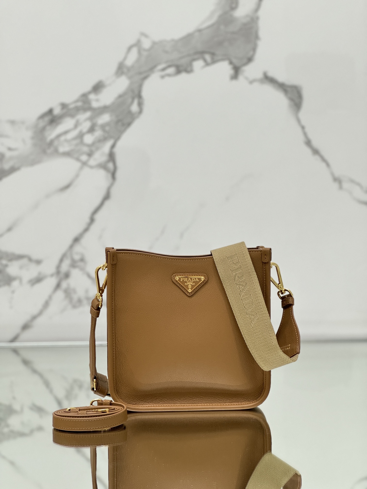 Shoulder bag, made with imported calf leather, model number: 1BH220  