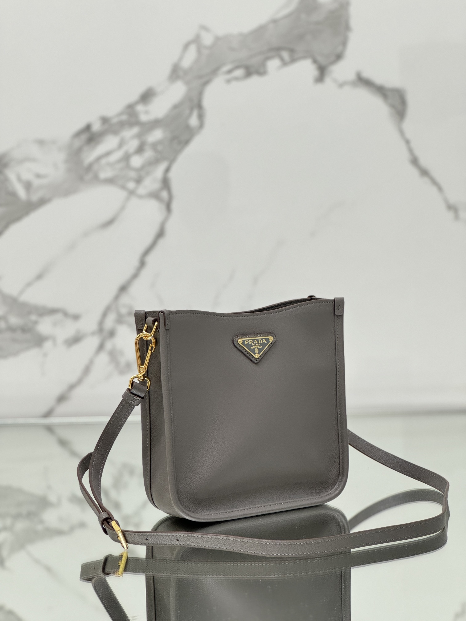 Shoulder bag, made with imported calf leather, model number: 1BH220  