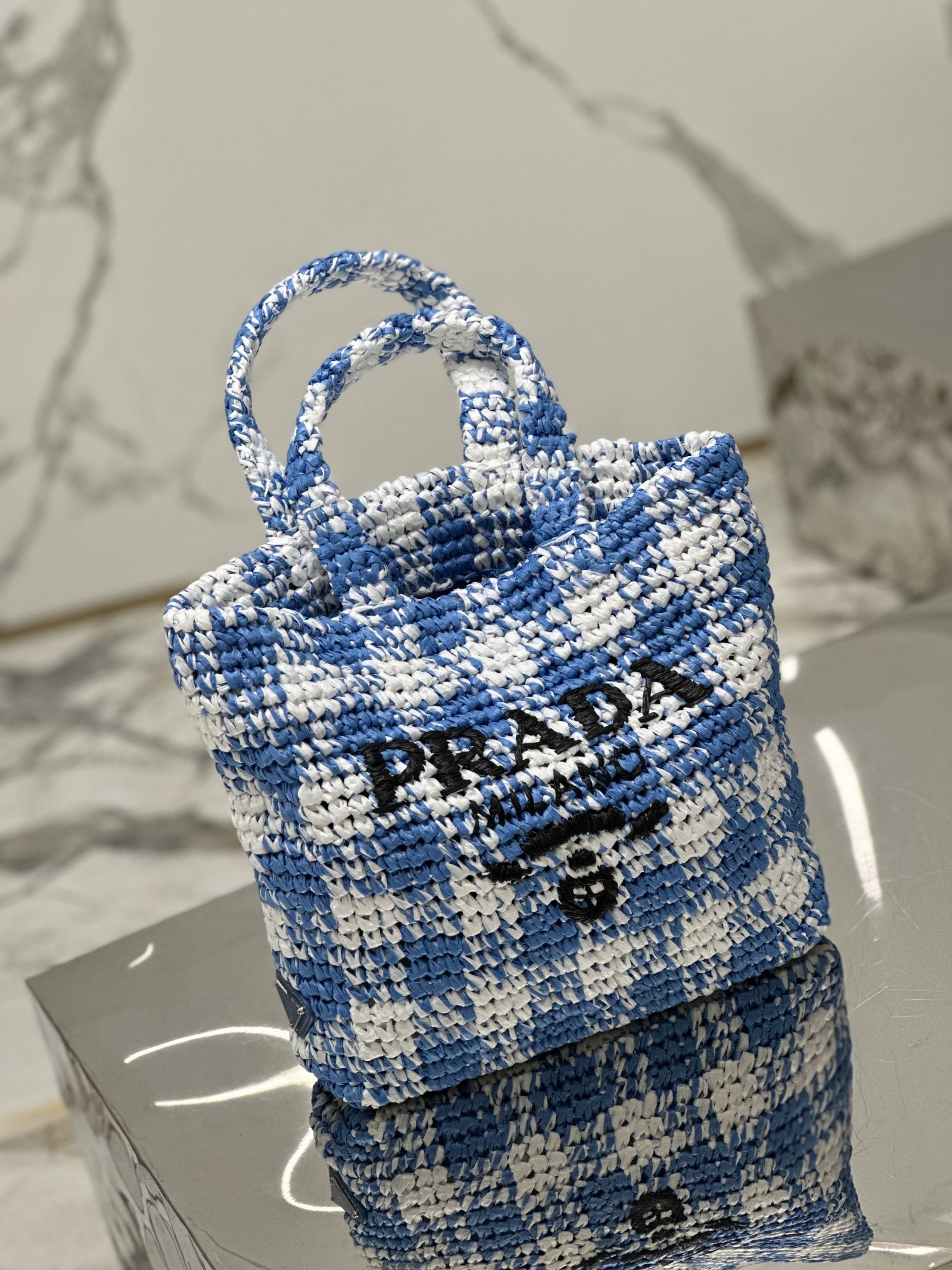 Woven tote bag (small), designed with imported raffia, model number: 1BG422  