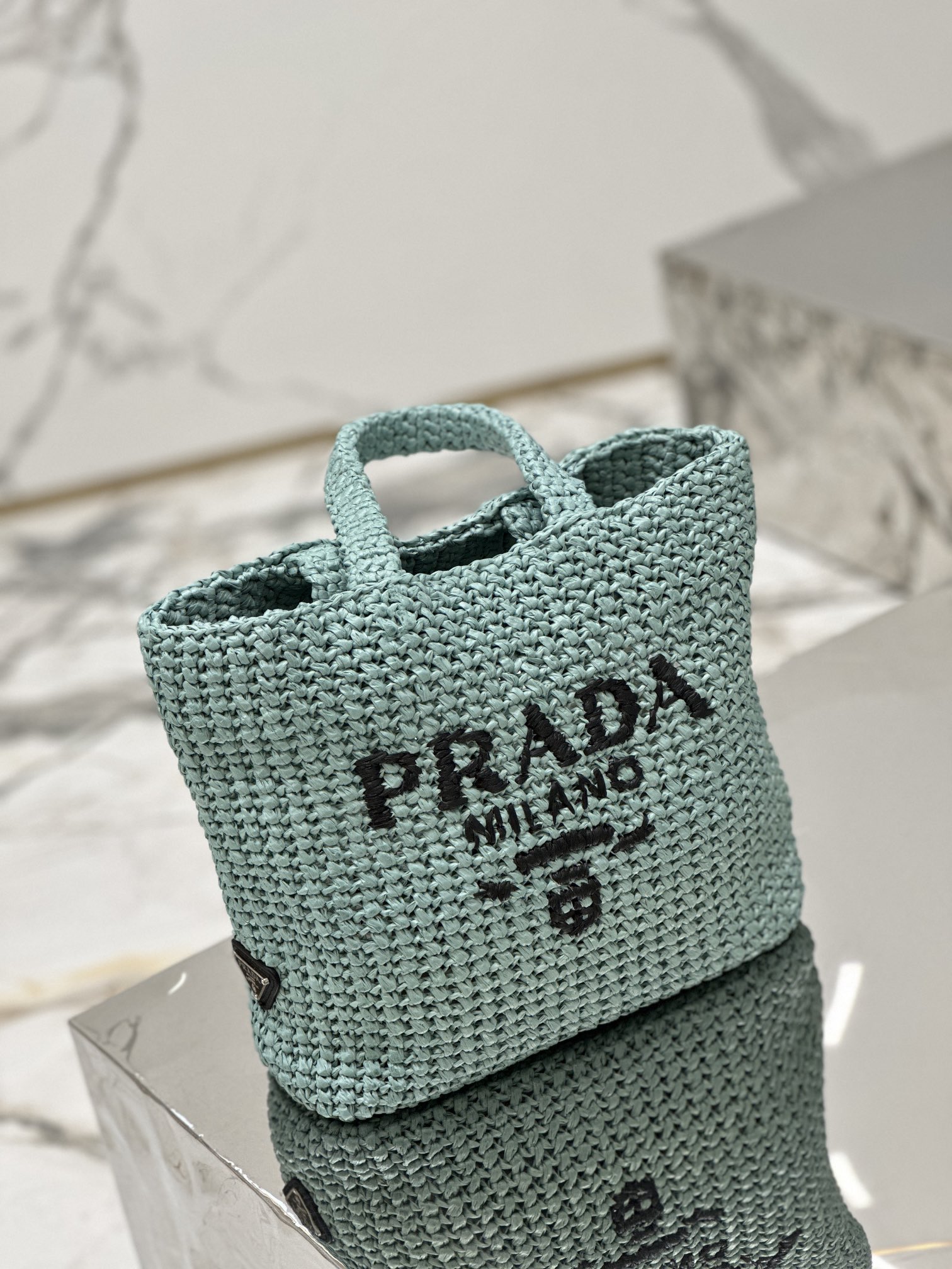 Woven tote bag (small), designed with imported raffia, model number: 1BG422  