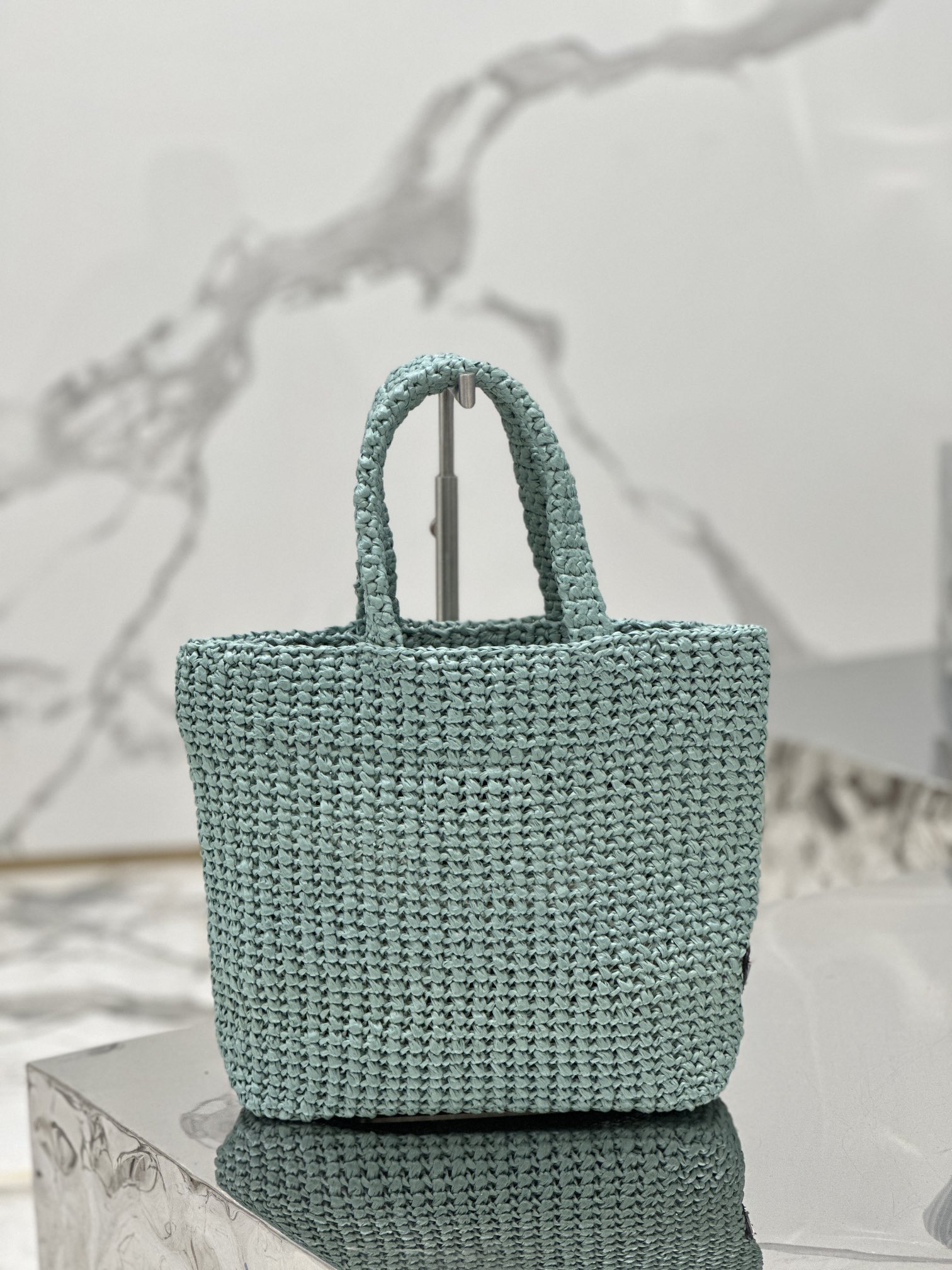 Woven tote bag (small), designed with imported raffia, model number: 1BG422  