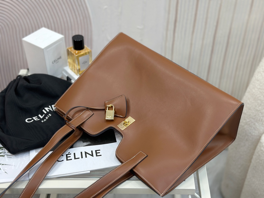 CELINE Cabas 16 Smooth Cowhide Leather Handbag, Smooth Cowhide Leather Handbag, Soft Cowhide, Cowhide Leather, Sheepskin Lining