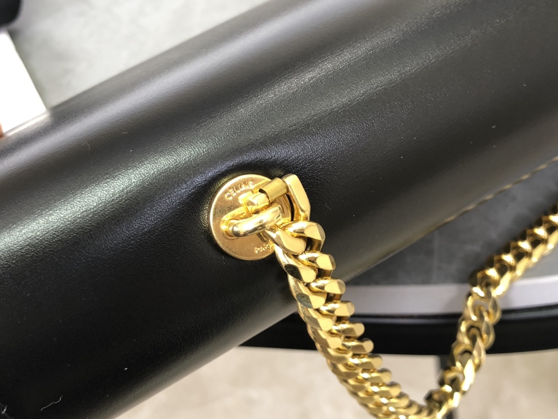 CELINE | Triomphe Chain Underarm Bag, Underarm Bag