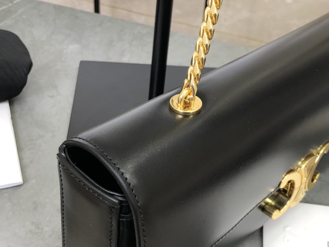 CELINE | Triomphe Chain Underarm Bag, Underarm Bag