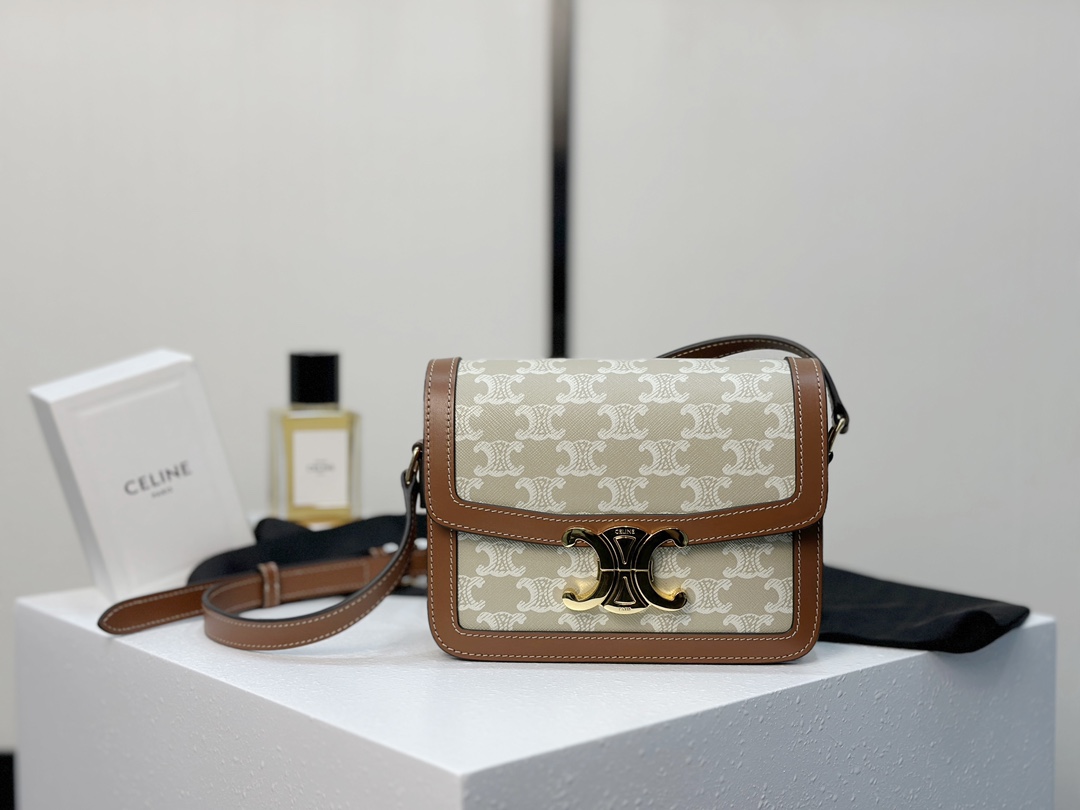 CELINE | TRIOMPHE BOX Beige, Vintage Monogram Tofu Bag