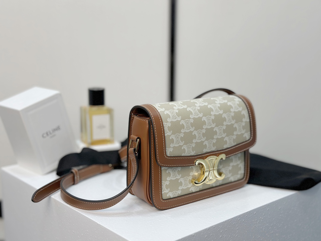 CELINE | TRIOMPHE BOX Beige, Vintage Monogram Tofu Bag