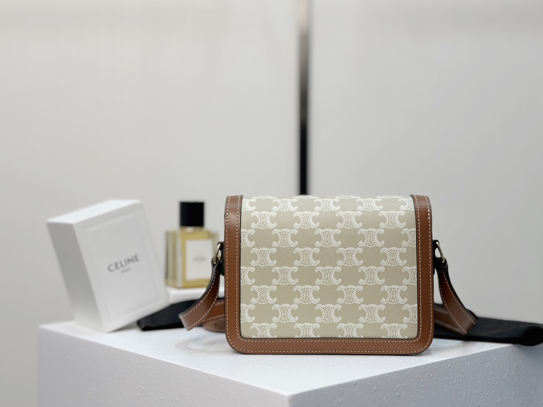 CELINE | TRIOMPHE BOX Beige, Vintage Monogram Tofu Bag