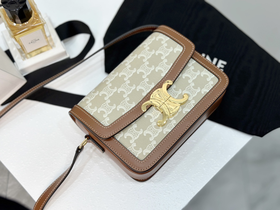 CELINE | TRIOMPHE BOX Beige, Vintage Monogram Tofu Bag