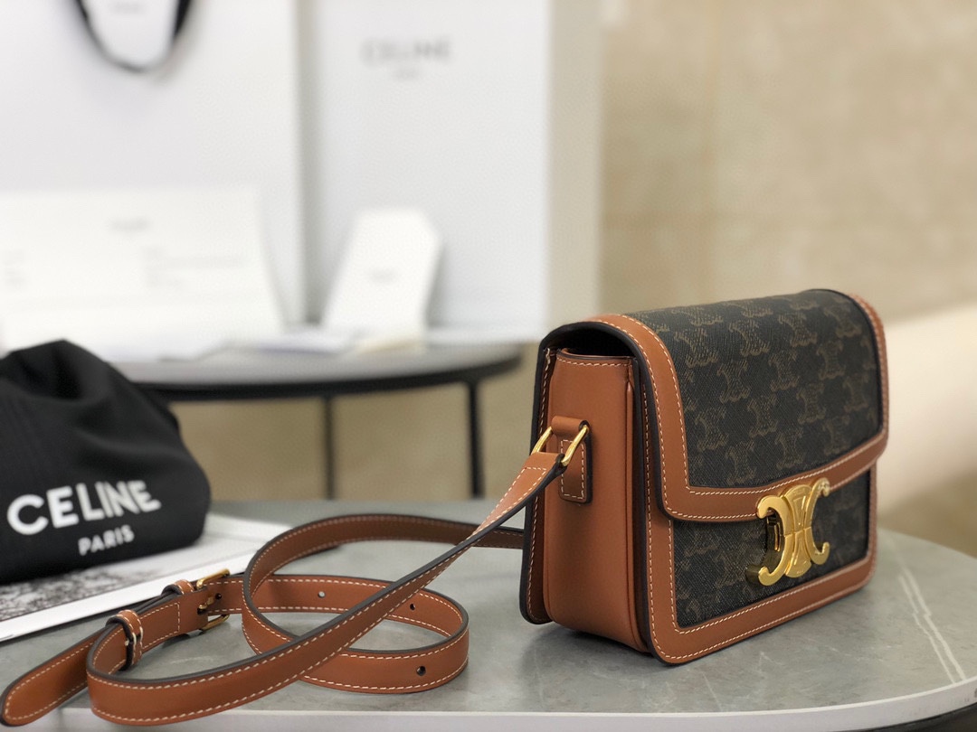 CELINE | TRIOMPHE BOX Vintage Monogram Tofu Bag