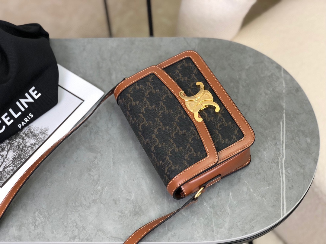 CELINE | TRIOMPHE BOX Vintage Monogram Tofu Bag