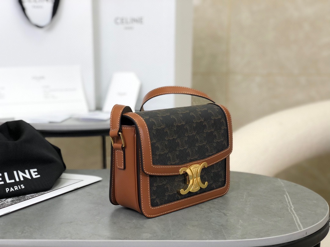 CELINE | TRIOMPHE BOX Vintage Monogram Tofu Bag