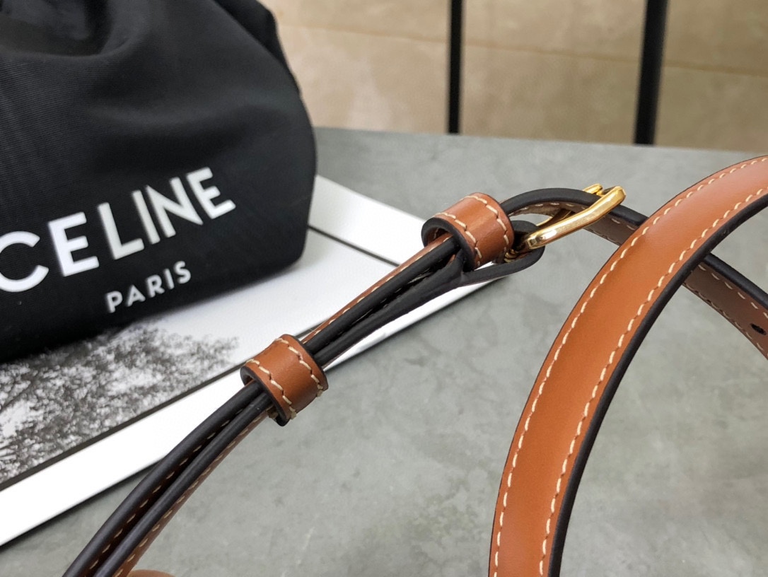 CELINE | TRIOMPHE BOX Vintage Monogram Tofu Bag