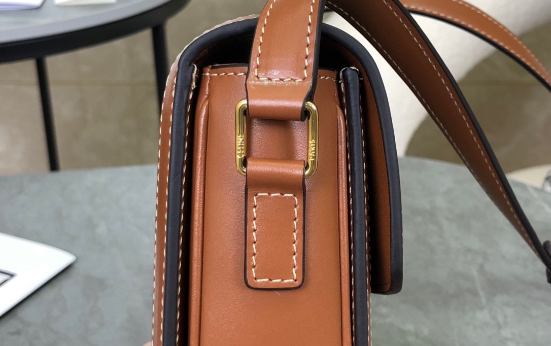 CELINE | TRIOMPHE BOX Vintage Monogram Tofu Bag