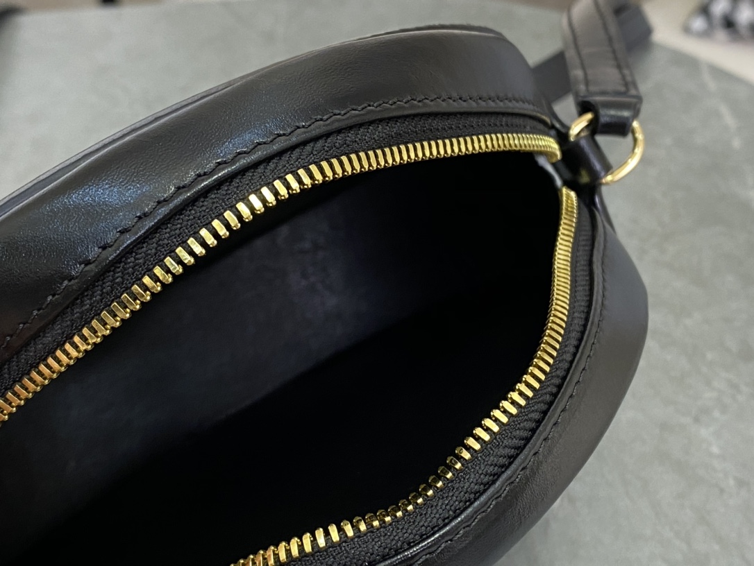 CELINE | Small Crossbody Mooncake Bag