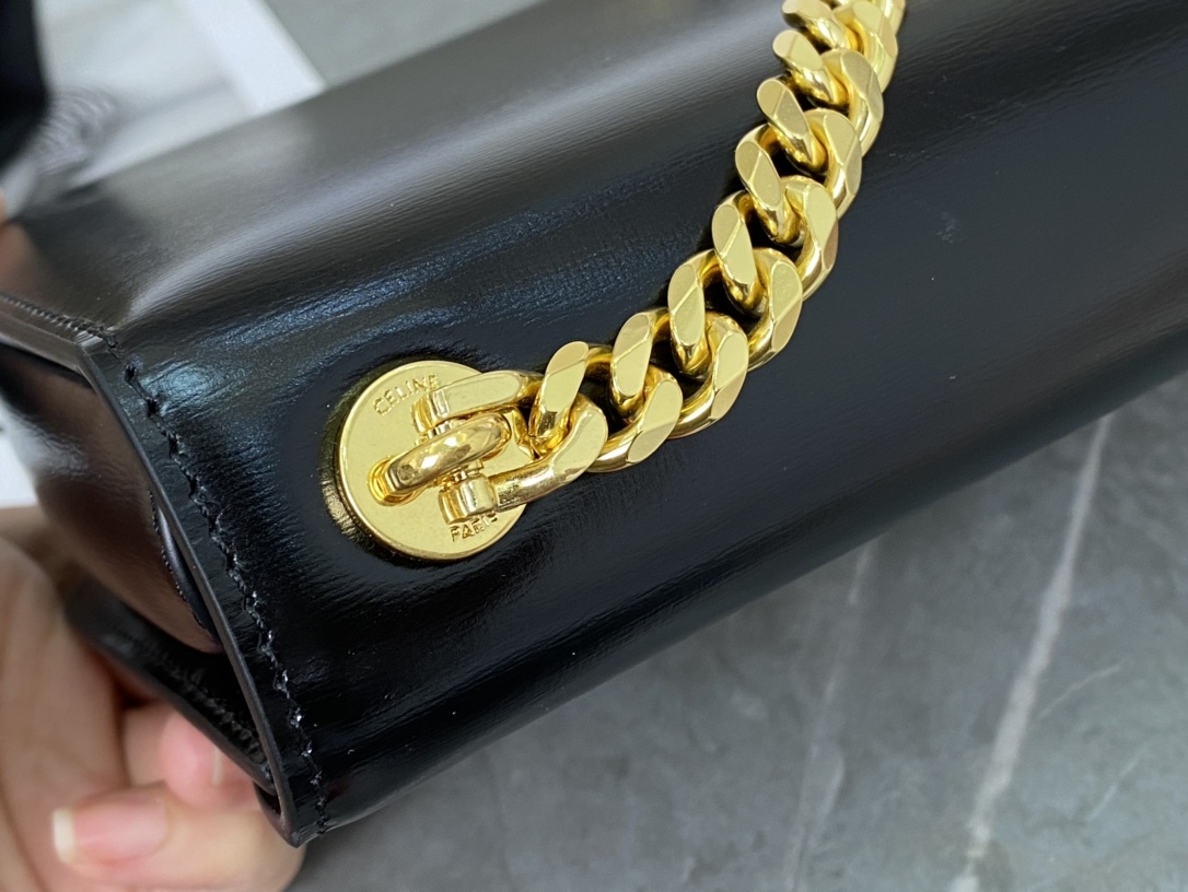 CELINE | Leather Chain Saddle Bag