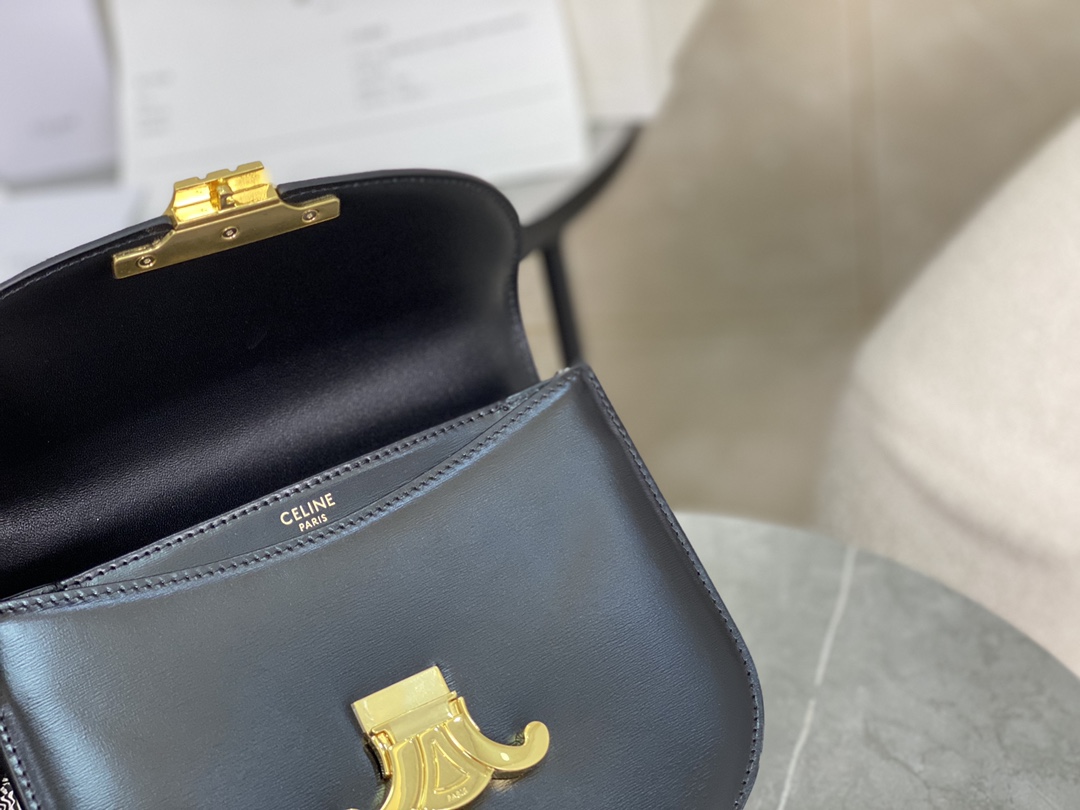 CELINE | Leather Chain Saddle Bag