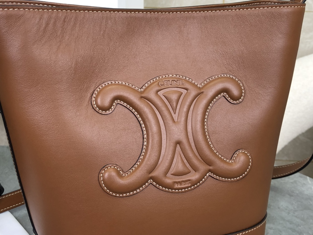 CELINE | CUIR TRIOMPHE Full Leather Small Barrel, Imported Original Cowhide Material