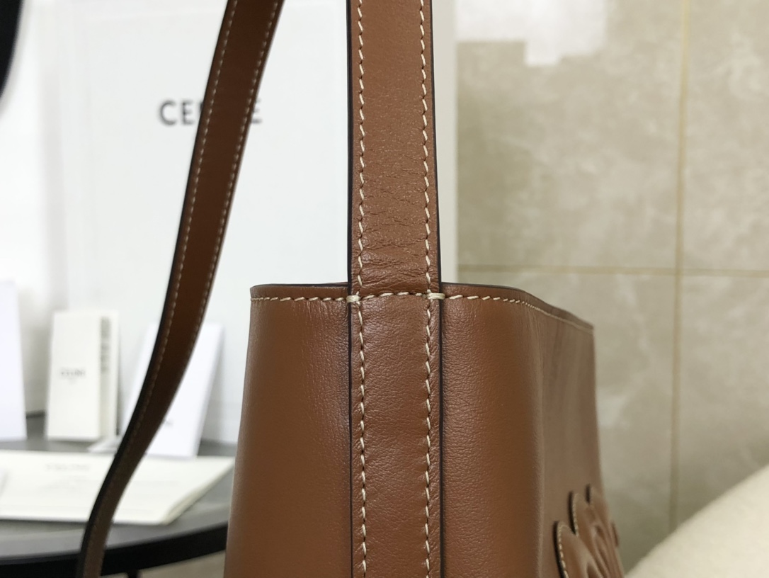 CELINE | CUIR TRIOMPHE Full Leather Small Barrel, Imported Original Cowhide Material