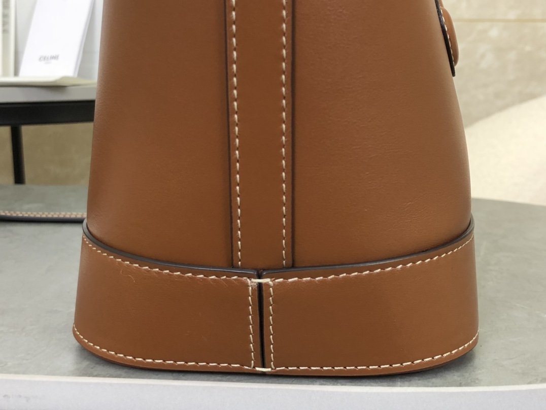 CELINE | CUIR TRIOMPHE Full Leather Small Barrel, Imported Original Cowhide Material