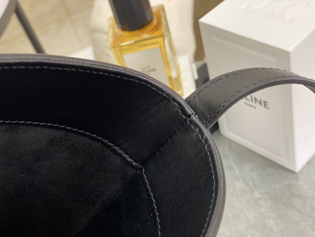 CELINE | CUIR TRIOMPHE Full Leather Small Barrel, Imported Original Cowhide Material