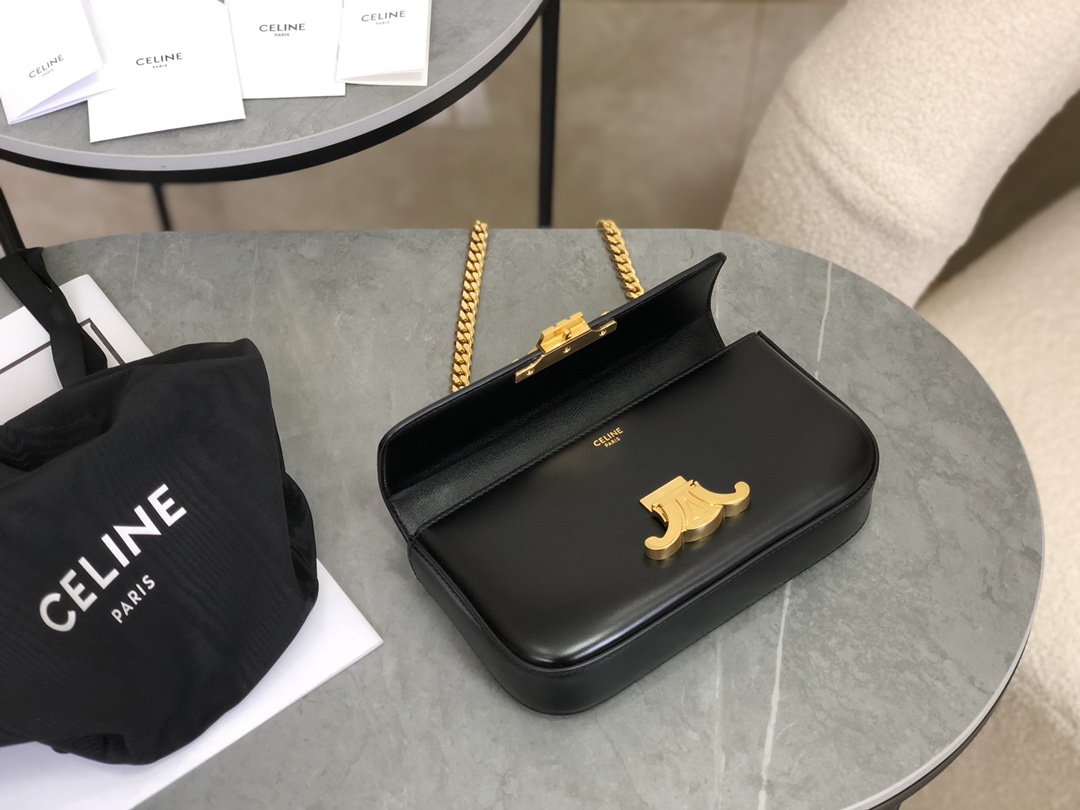 CELINE Triomphe Chain Underarm Bag