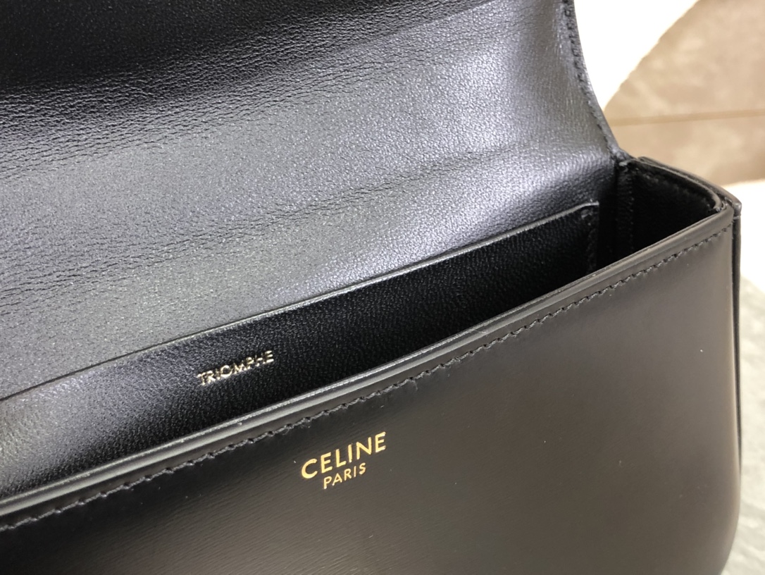 CELINE Triomphe Chain Underarm Bag