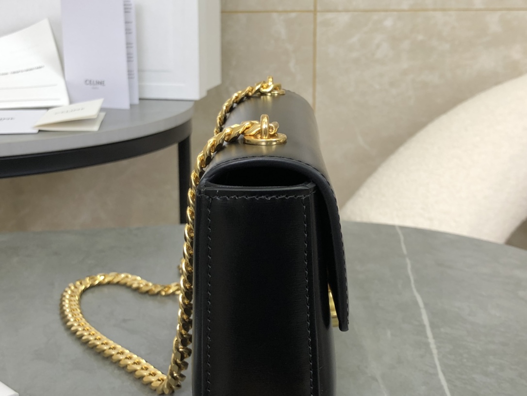 CELINE Triomphe Chain Underarm Bag