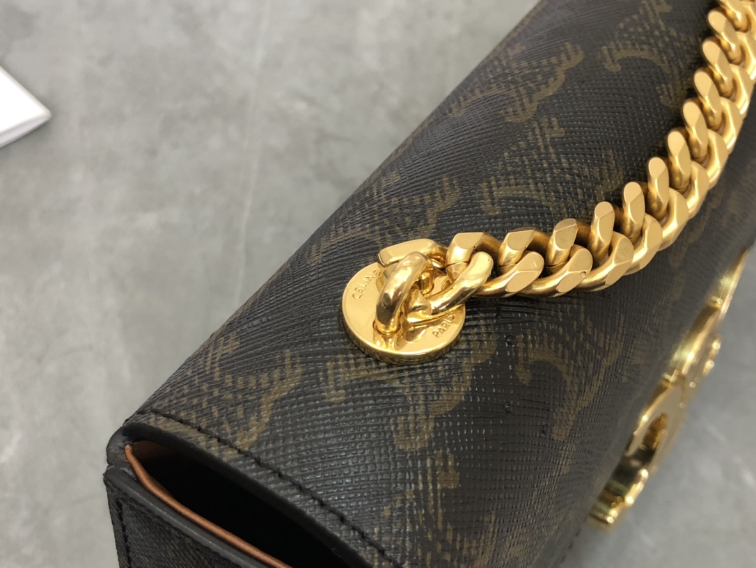 CELINE Triomphe Chain Underarm Bag